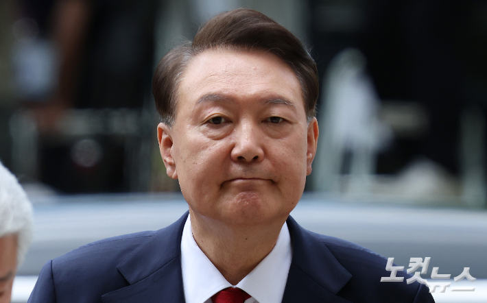 [속보]법원, '조사 거부' 윤석열 전 대통령 체포영장 발부