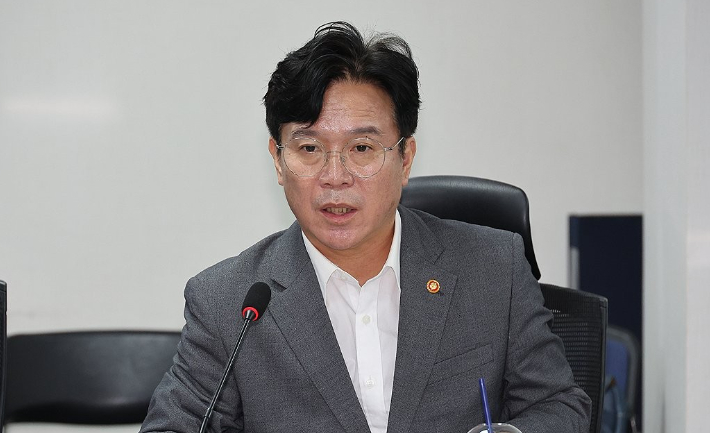 김영훈 고용노동부 장관이 발언하고 있다. 연합뉴스