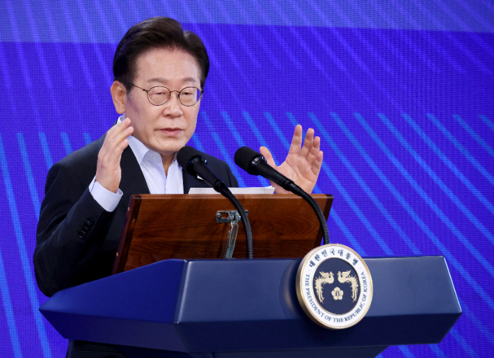 李대통령 "협상 악영향 주니 그간 침묵…국력 키워야겠다"