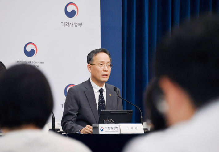 기획재정부 이형일 1차관이 7월 29일 오후 정부세종청사에서 열린 '2025년 세제개편안 상세 브리핑'에서 주요내용을 발표하고 있다. 기획재정부 제공