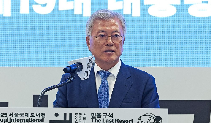 文측, 뇌물혐의 재판에 의견서…"공소장에 혐의와 무관한 내용 포함"