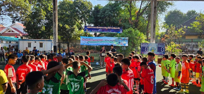 라오스 비엔티안 내 초등학교 축구대회 후원 행사. 엄호순 집사 제공. 