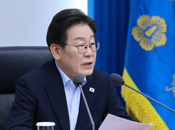 "극적 타결에도 韓경제 충격 불가피…李대통령 정치적 승리"