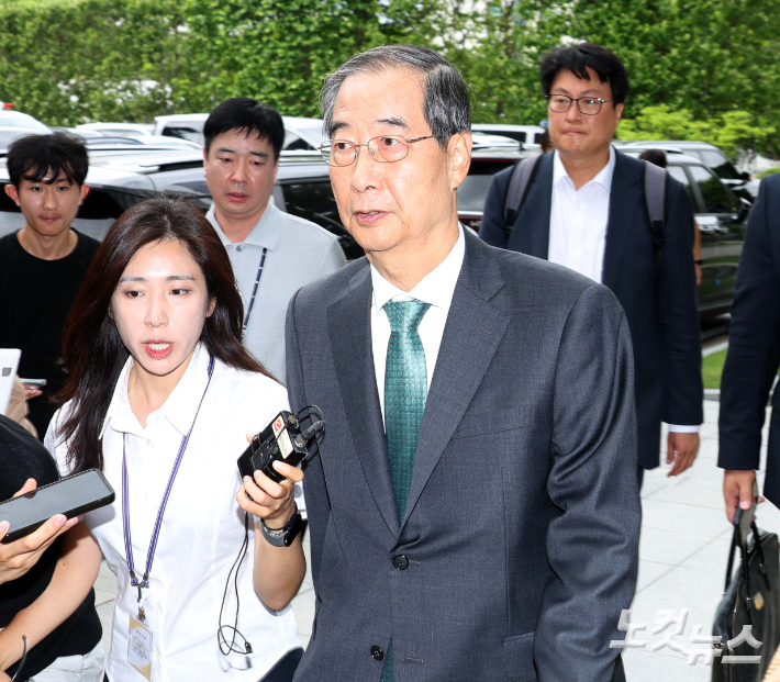 한덕수 전 국무총리가 서울 서초구 서울고검에 마련된 내란특검 사무실로 출석하고 있다. 황진환 기자