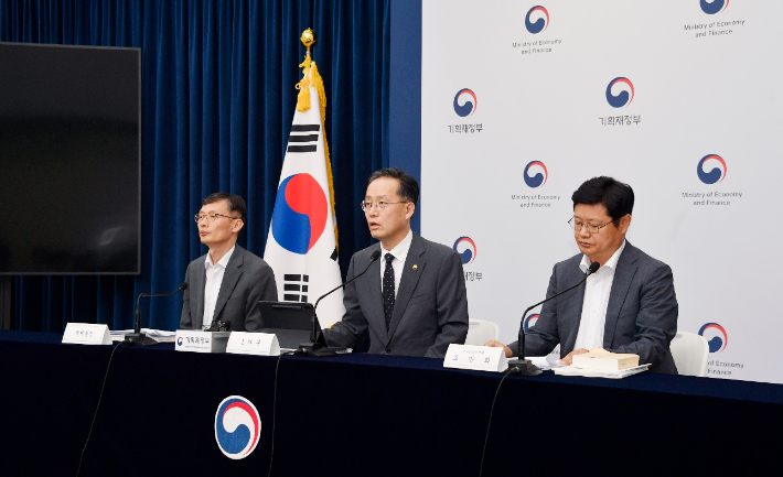 기획재정부 이형일 1차관이 7월 29일 오후 정부세종청사에서 열린 '2025년 세제개편안 상세 브리핑'에서 주요내용을 발표하고 있다. 기획재정부 제공