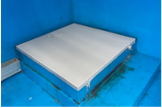 감사 지적에 따라 배수지 덮개의 녹을 제거한 뒤 도색했다. 부산시 제공