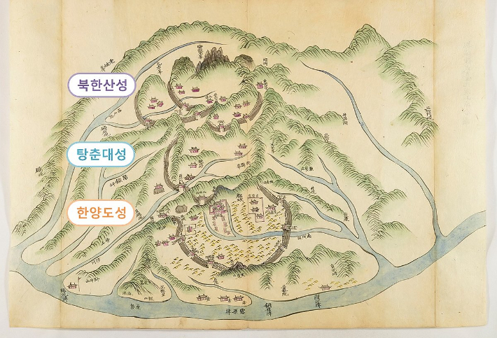 조선시대 순조~철종 연간에 제작된 채색필사본 지도첩인 '좌해여지'(左海輿誌) 속 도성연융대북한산성합도 모습. 국가유산청 제공