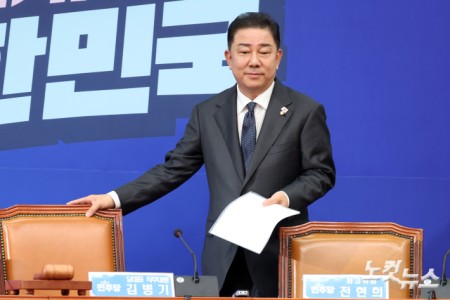 최고위 참석하는 김병기 당대표 직무대행 겸 원내대표