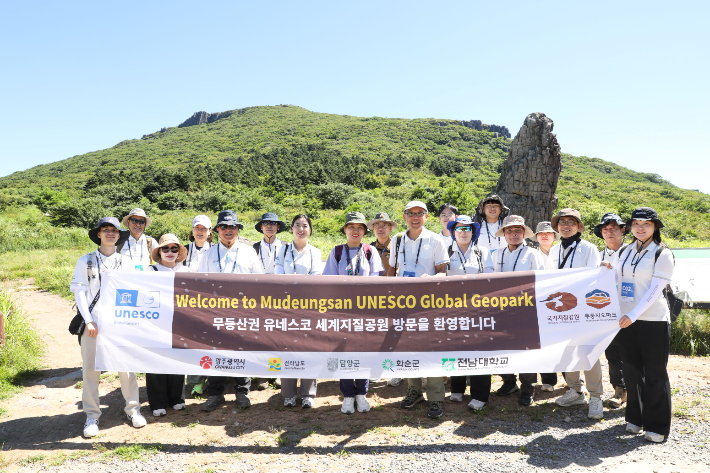 광주시와 전남도, 화순군, 담양군은 지난 7월 28일부터 31일까지 3박 4일간 무등산권 유네스코 세계지질공원 재인증을 위한 현장실사를 성공적으로 마쳤다고 1일 밝혔다. 광주광역시 제공