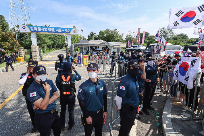 [속보]김건희 특검, 윤석열 전 대통령 체포영장 집행 무산