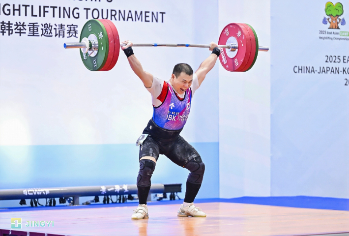 정한솔이 지난달 31일 중국 푸저우에서 열린 동아시아역도선수권 남자 79㎏급 경기에서 바벨을 들고 있다. 대한역도연맹 제공