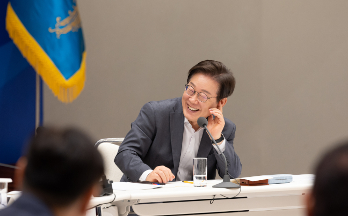 이재명 대통령이 1일 서울 용산 대통령실 청사에서 전국 시도지사 간담회를 하고 있다. 대통령실 제공