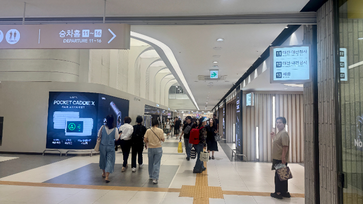 지난 달 30일 오후 서울고속버스터미널 대합실 풍경. 김다연 인턴기자