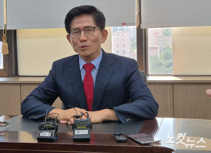 TK 찾은 김문수 "윤희숙 혁신안? 李 대통령만 좋아라 할 것"