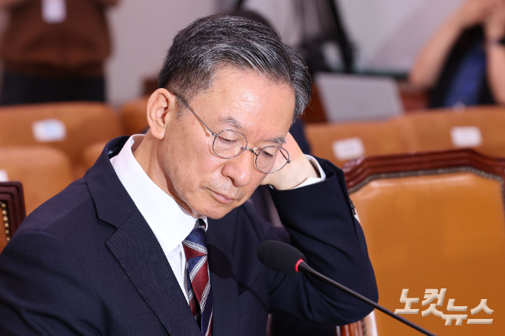 법무장관 "윤석열, 특검이 체포 시도하자 옷 벗어…민망"