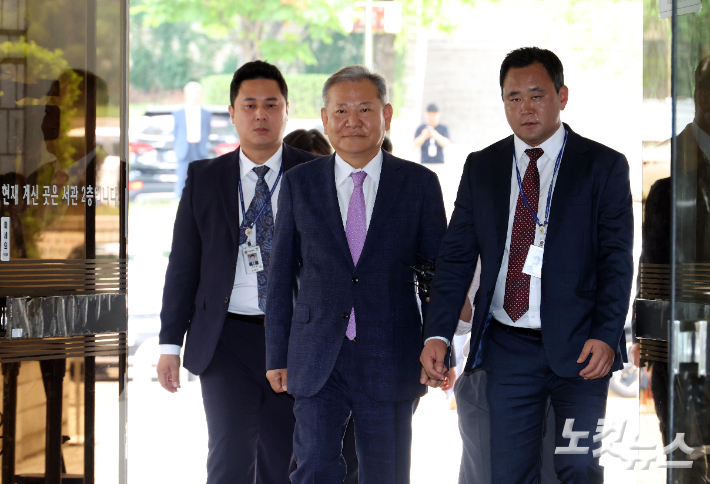 12·3 비상계엄 당시 '언론사 단전·단수 지시' 등의 의혹을 받는 이상민 전 행정안전부 장관이 31일 오후 서울 서초구 서울중앙지법에서 열린 구속 전 피의자 심문(영장실질심사)에 출석하고 있다. 황진환 기자