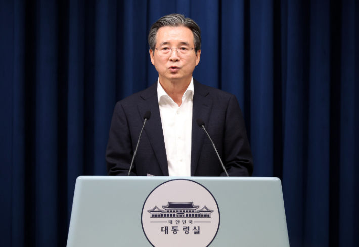 김용범 정책실장이 지난달 31일 용산 대통령실 기자회견장에서 한국형 차세대 전력망 관련 브리핑을 하는 모습. 연합뉴스