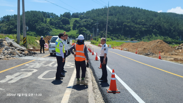도로공사 현장 안전점검. 고흥경찰서 제공