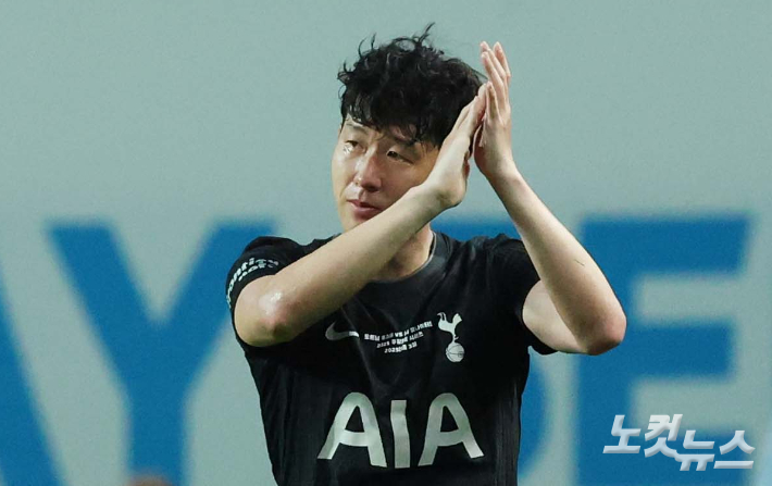 토트넘 손흥민이 3일 오후 서울 마포구 월드컵경기장에서 열린 '2025 쿠팡플레이 시리즈' 프리미어리그 토트넘과 뉴캐슬의 경기에서 교체되며 눈물 흘리고 있다. 황진환 기자