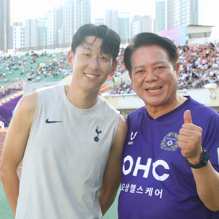 손흥민, 안양에 떴다…최대호 시장이 '엄지척' 올린 이유