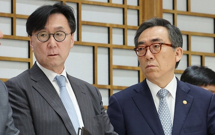 오른쪽부터 조태열 前외교장관·장호진 前안보실장. 연합뉴스