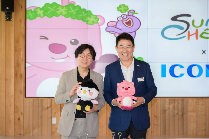 왼쪽부터 아이코닉스 최종일 대표, 노관규 시장. 순천시 제공