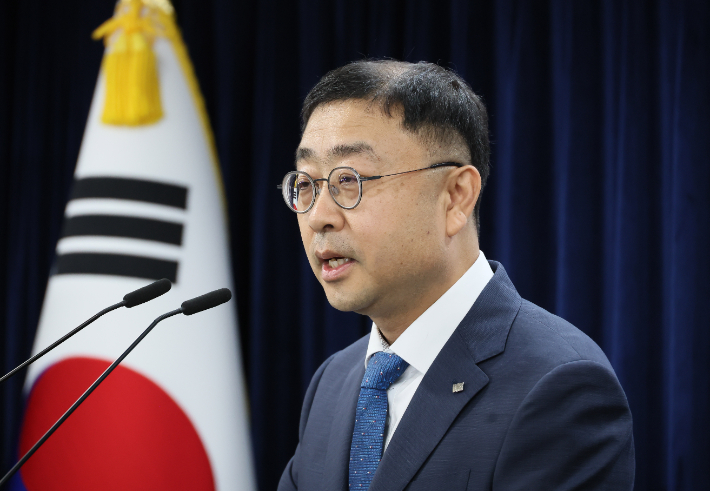 송상훈 과학기술정보통신부 정보통신정책실장이 4일 서울 종로구 정부서울청사에서 독자 AI 파운데이션 모델 프로젝트 정예팀 선정 결과를 브리핑하고 있다. 연합뉴스