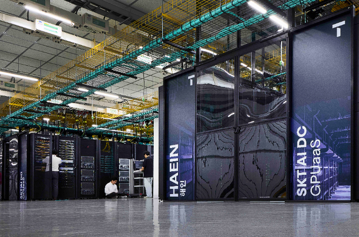 SK브로드밴드 가산 AI DC에 구축된 B200 클러스터 '해인'의 모습. SKT 제공