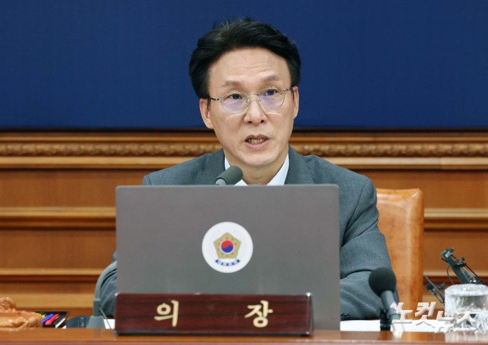 김민석 국무총리, 첫 국무회의 주재