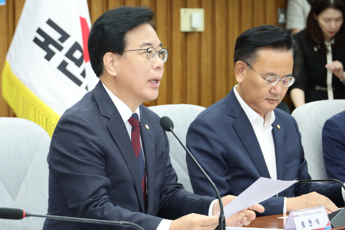 국민의힘 송언석 비상대책위원장 겸 원내대표가 5일 서울 여의도 국회에서 열린 "반기업법(상법, 불법파업조장법) 문제점과 향후 대응 긴급 간담회"에서 발언하고 있다. 연합뉴스