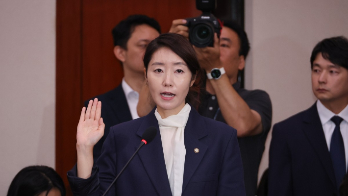 더불어민주당 강선우 여가부 장관 후보자가 낙마하면서 민주당 소속 권인숙 전 의원, 김한규 의원, 남인순 의원, 정춘숙 전 의원, 그리고 부산의 서은숙 전 최고위원이 장관 후보로 거론되고 있다. 연합뉴스