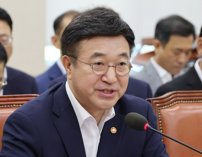 윤호중 "이상민 전 장관 퇴임 후에도 자료 주고받은 직원 감찰 지시"