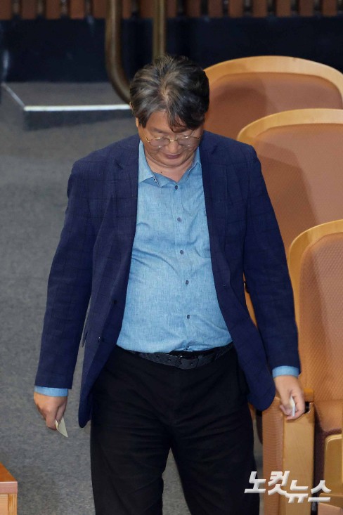 이춘석 의원, 무제한토론 종결동의안 투표