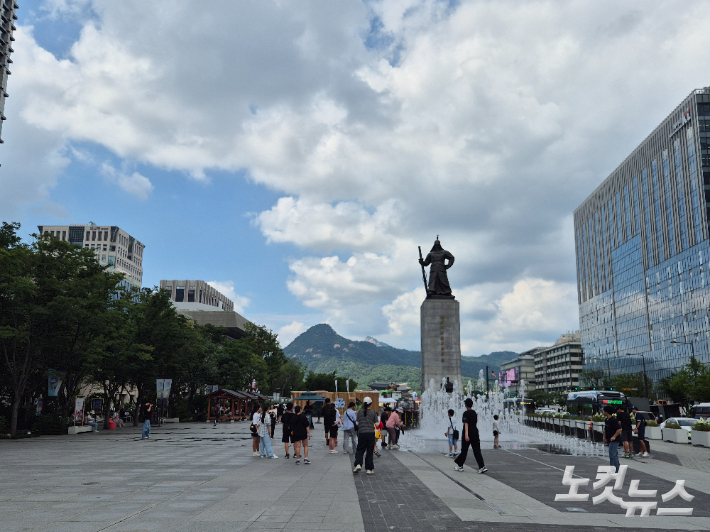 지난 4일 낮 서울시 종로구에 위치한 이순신 광장 풍경. 김지현 인턴기자
