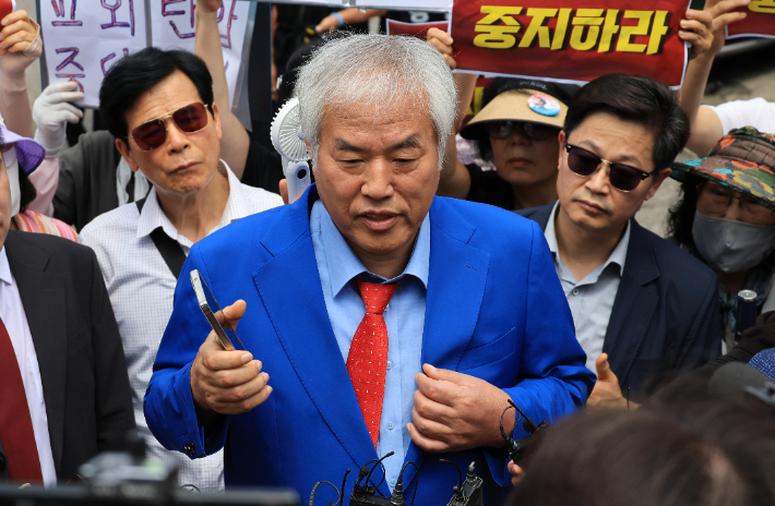 [단독]경찰, 전광훈·측근 등 6명 피의자 적시…폭동 배후 수사 확대