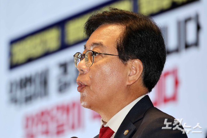 국민의힘 송언석 비상대책위원장 겸 원내대표가 4일 국회에서 열린 의원총회에서 모두발언을 하고 있다. 박종민 기자