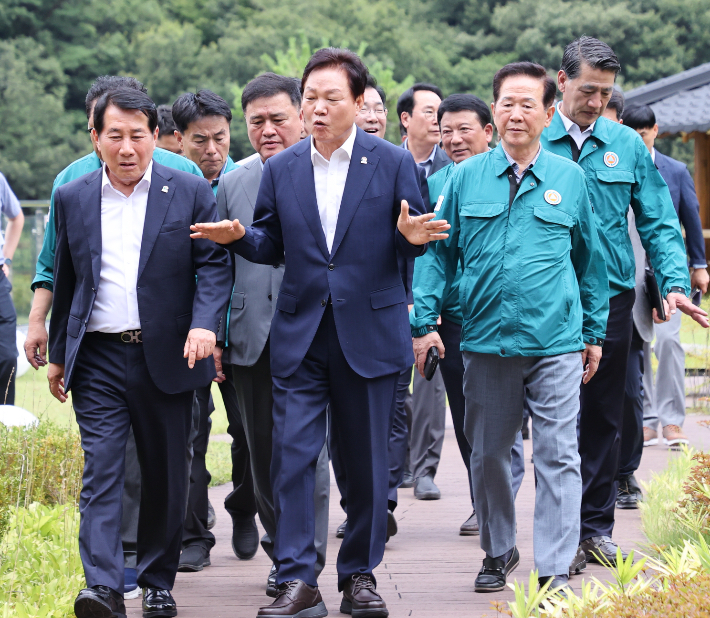 양산수목원 방문. 경남도청 제공 