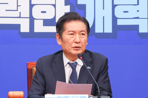 더불어민주당 정청래 대표가 6일 서울 여의도 국회에서 열린 최고위원회의에서 발언하고 있다. 연합뉴스