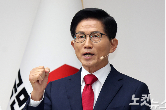 3일 오후 영등포구 국민의힘 중앙당사에서 열린 제6차 전당대회 당 대표 후보자 비전대회에 참석한 김문수 후보가 비전발표를 하고 있다. 황진환 기자