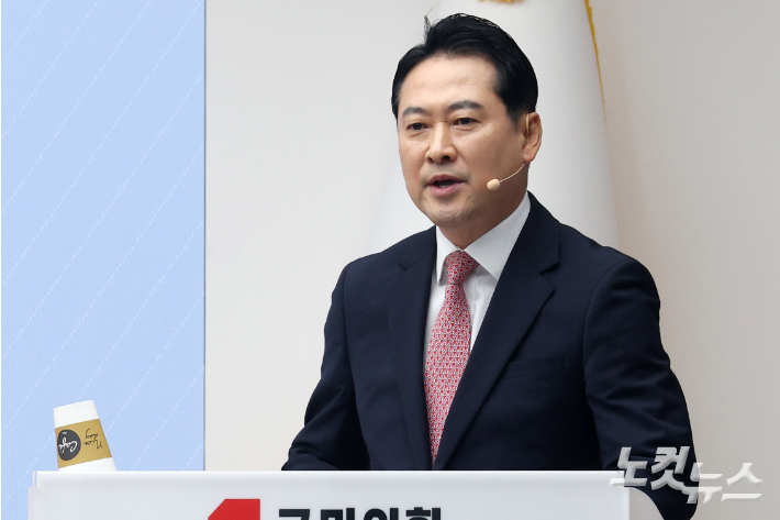 3일 오후 영등포구 국민의힘 중앙당사에서 열린 제6차 전당대회 당 대표 후보자 비전대회에 참석한 장동혁 후보가 비전발표를 하고 있다. 황진환 기자