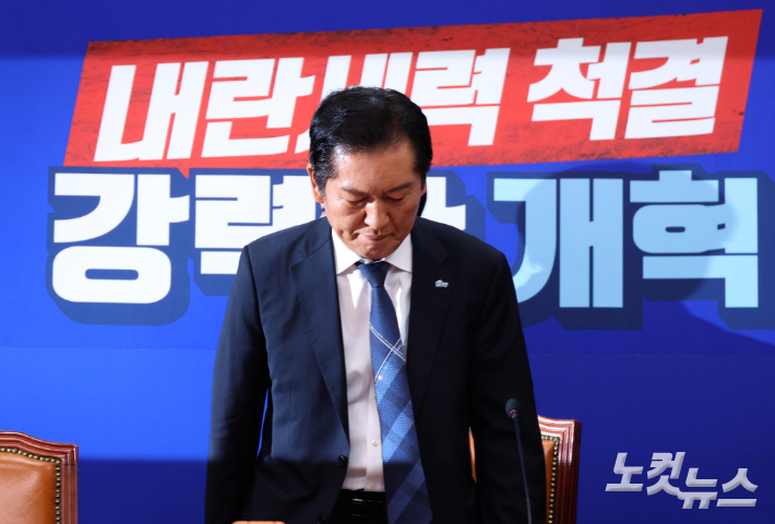 이춘석 파문에 與 '개혁 어쩌나'…野는 '기회 살릴 수 있나'