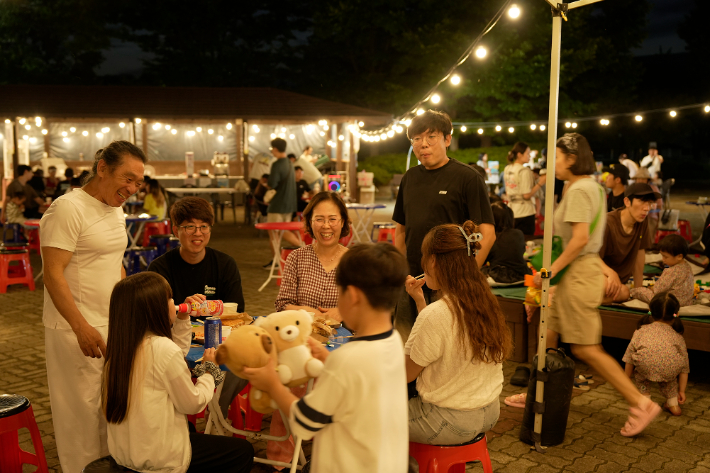 울진군의 야간 관광 활성화 프로그램인 '야(夜) 울진' 행사 야시장 모습. 울진군 제공