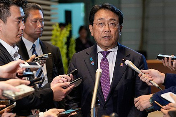 발언하는 아카자와 료세이 일본 경제재생상. 연합뉴스