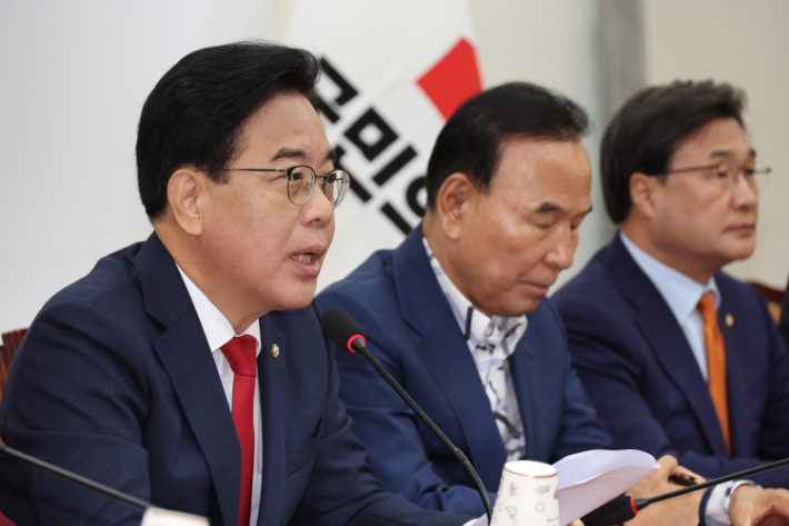 국민의힘 송언석 비상대책위원장 겸 원내대표가 7일 국회에서 열린 비상대책위원회의에서 발언하고 있다. 연합뉴스