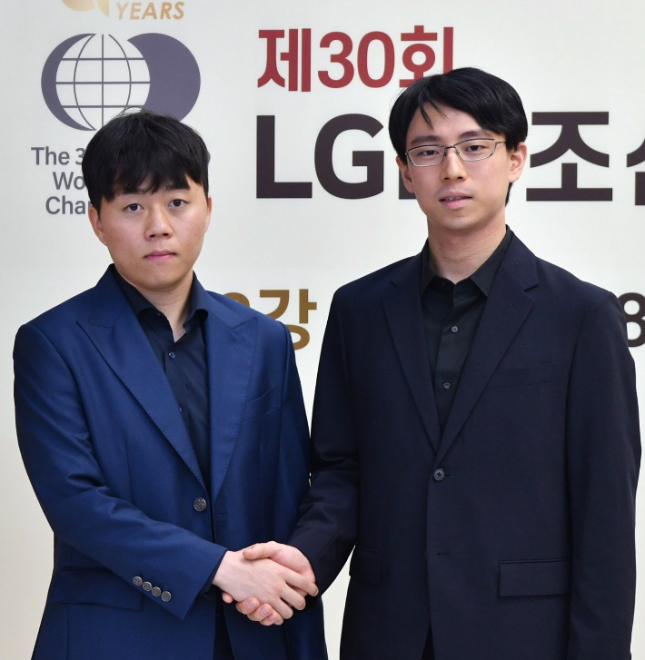 LG배 기왕전 결승 진출자 신민준 9단(사진 왼쪽)과 일본 이치리키 료 9단. 한국기원 제공