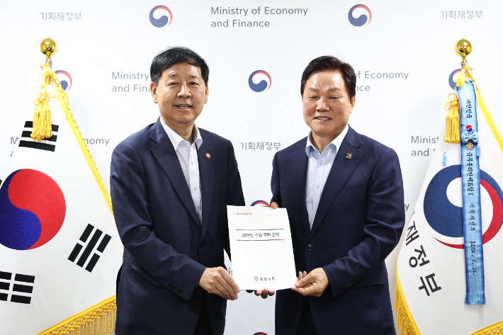 기재부 장관 만난 박완수 "남부내륙철도 조기 개통 공사비 필요"