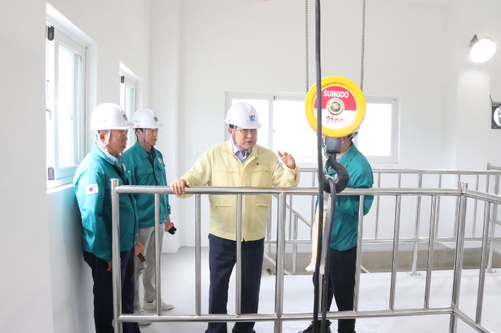 주낙영 경주시장이 APEC 대비 주요 기반시설 공사 현장을 점검하고 있다. 경주시 제공