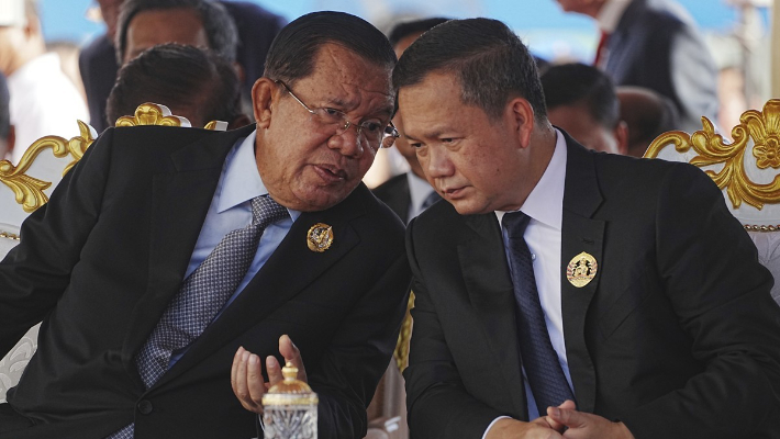 훈 센 캄보디아 상원의장과 아들 훈 마네트 총리. 연합뉴스