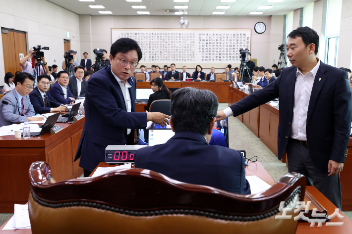 지난 1일 법사위는 노란봉투법(노동조합 및 노동관계조정법 2·3조 개정안)을 여당(더불어민주당) 주도로 의결했다. 윤창원 기자