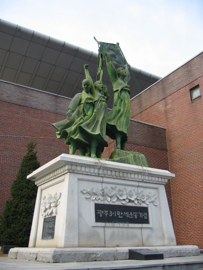 10대의 마지막 봄, '독립 만세' 외치다 팔과 눈을 잃었지만…